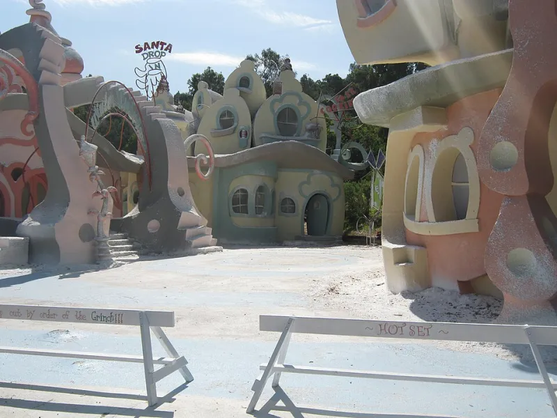 Love in the Time of Call Sheets: Why Hollywood's On-Set Romances Burn Bright Then Crash Hard